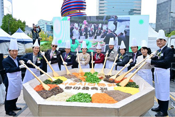 김영옥 보건복지위원장 「서울시 다문화 한마음 축제」행사에 참석, 서로 다른 문화와 전통이 존중되고 화합 되길 썸네일