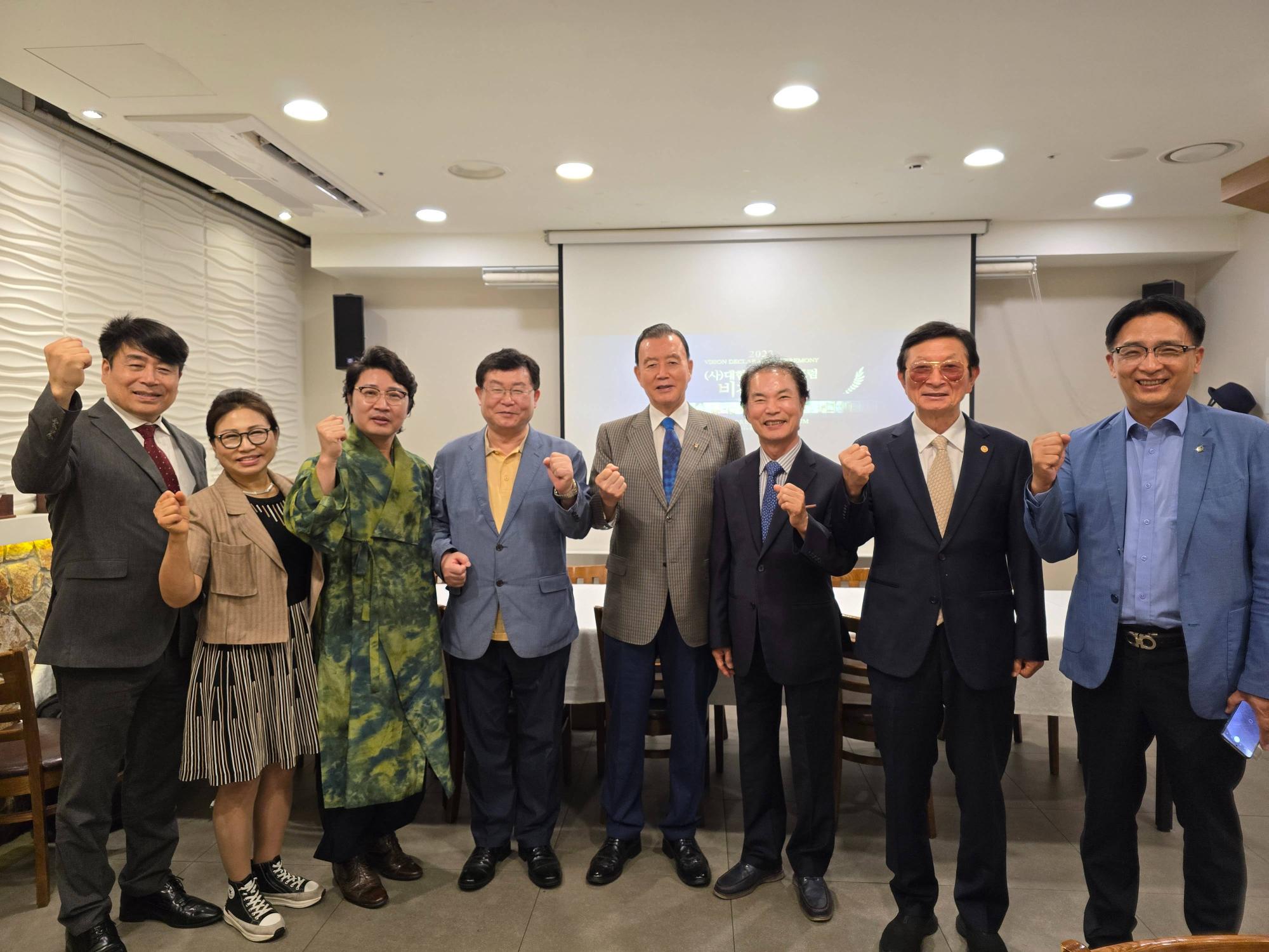 포럼고문단 위촉(홍문표 전국회의원,설훈 전국회의원) 썸네일